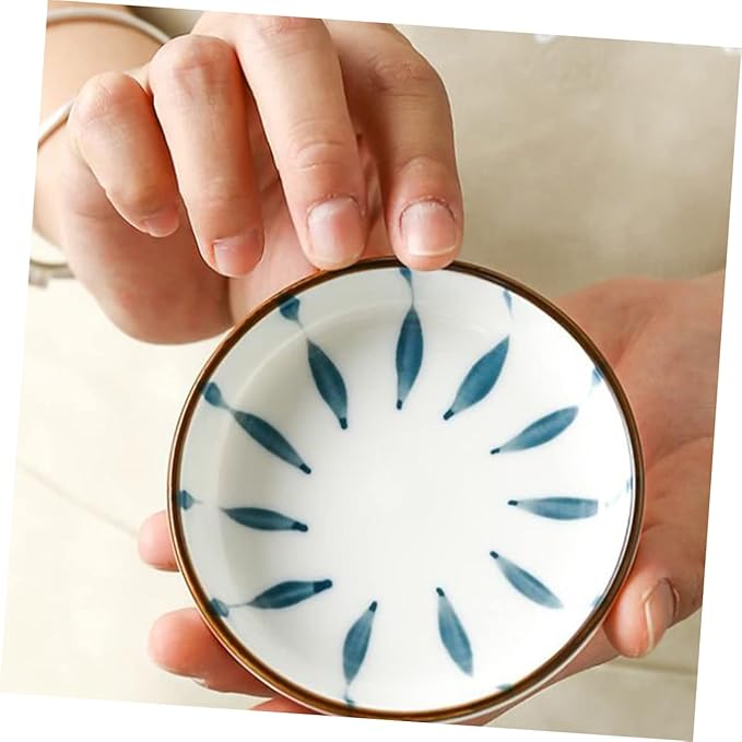 PRETYZOOM 4pcs Ceramic Dipping Bowls Hand-painted Sauce Dishes for Appetizers and Condiments Seasoning Dish Collection Thousands Leaf Spiral White Leaf