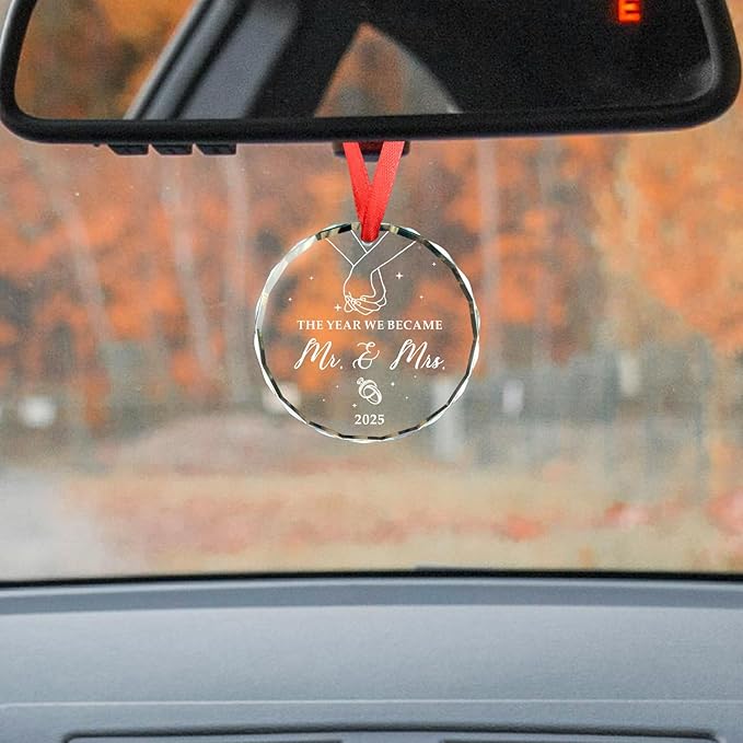 Wedding Gifts The Year We Became Mr and Mrs 2025 Glass Ornament Wedding Gifts for Couples 2025 Bridal Shower Gift Engagement Gift for Newlyweds Married Christmas Ornaments 2025