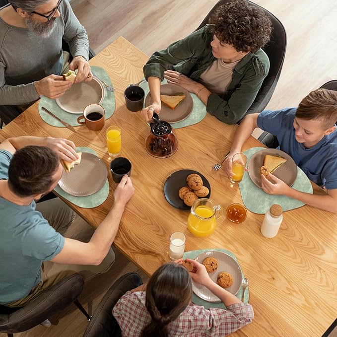 ADRIMER Placemats, Heat Resistant Round Placemats Set of 4 Washable 13 x 17 Inch, Waterproof Table Mats Wipeable for Kitchen, Dining Room Table Christmas Decor, Green