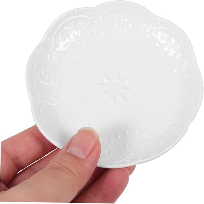 Flower-Shaped Ceramic Dipping Dish Set of 2 White Appetizer Plates for Sauces Delicate Seasoning Bowls for Snacks and Fruit Decorative Serving Dish