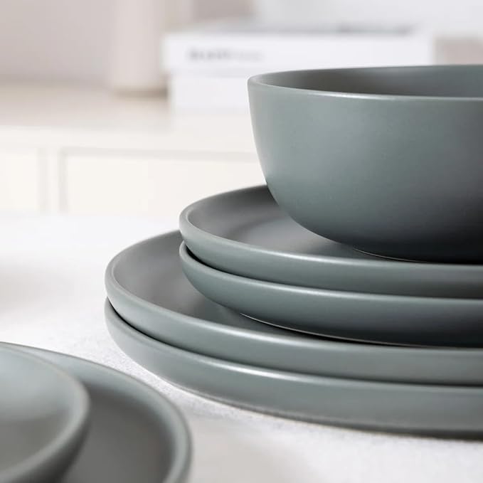 Stoneware Dinnerware Set, 16 Piece Plates and Bowls Set for 4, Microwave and Dishwasher Safe Tableware (green)