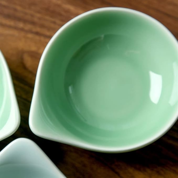 Ceramic cutlery salad bowl Dessert Plates 4.41in Cramic Appetizer Plates Soy Sauce Dishes with Handle Dipping Bowls for Vinegar Ketchup Sushi Appetizer Server Bowl for Wedding small bow