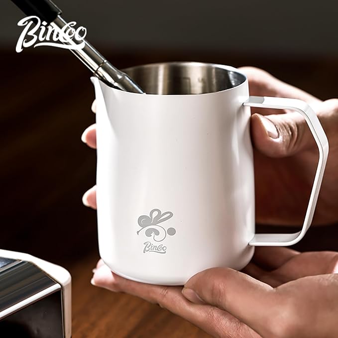 Bincoo Milk Frothing Pitcher 600ml/20oz,Stainless Steel Latte Art Cup Stainless Steel Frothing Milk Jug with Internal Measurements, for Cappuccino, Espresso and More(White B Style)