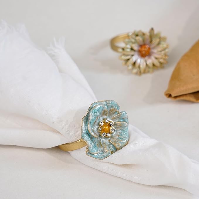 NIKKY HOME 4 Pcs Napkin Rings, Flower Napkin Buckles Rhinestone Bling Round Napkin Holders for Wedding Banquet Home Party Decoration Dining Table Accessory