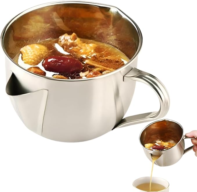 Fat Separator with Dual Spout Design, 304 Stainless Steel Gravy and Sauce Strainer, Oil Strainer with Cool-Touch Handle for Broth, Stew, Hot Pot (M)