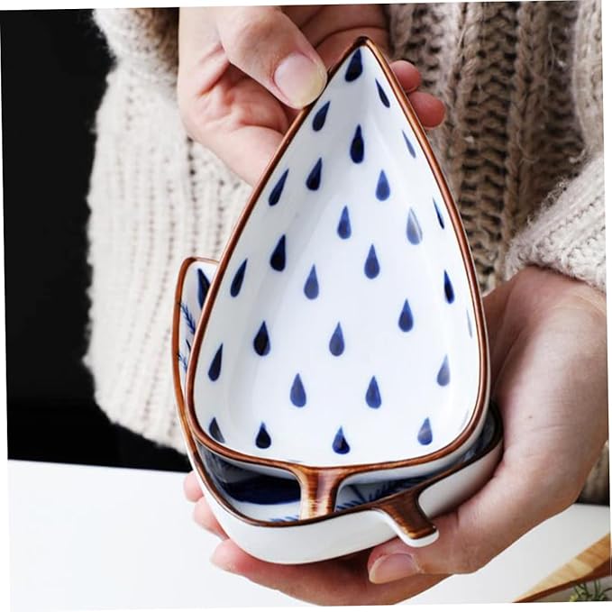 Ciieeo Leaf Shaped Ceramic Dipping Bowls Versatile Seasoning Dish Snack Plate for Appetizers Fruits and Condiments Unique Design for Home Parties Outdoor Events Random Pattern