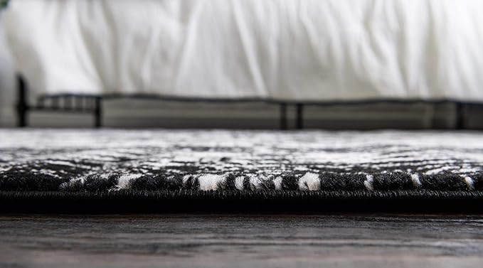 Rugs.com Oregon Collection Rug – 5' x 8' Oval Black and White Low-Pile Rug Perfect for Living Rooms, Large Dining Rooms, Open Floorplans