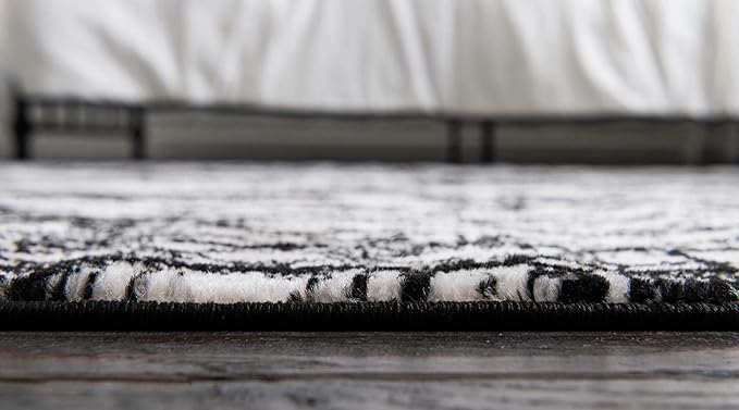 Rugs.com Oregon Collection Rug – 3' x 5' Oval Black and White Low-Pile Rug Perfect for Living Rooms, Large Dining Rooms, Open Floorplans