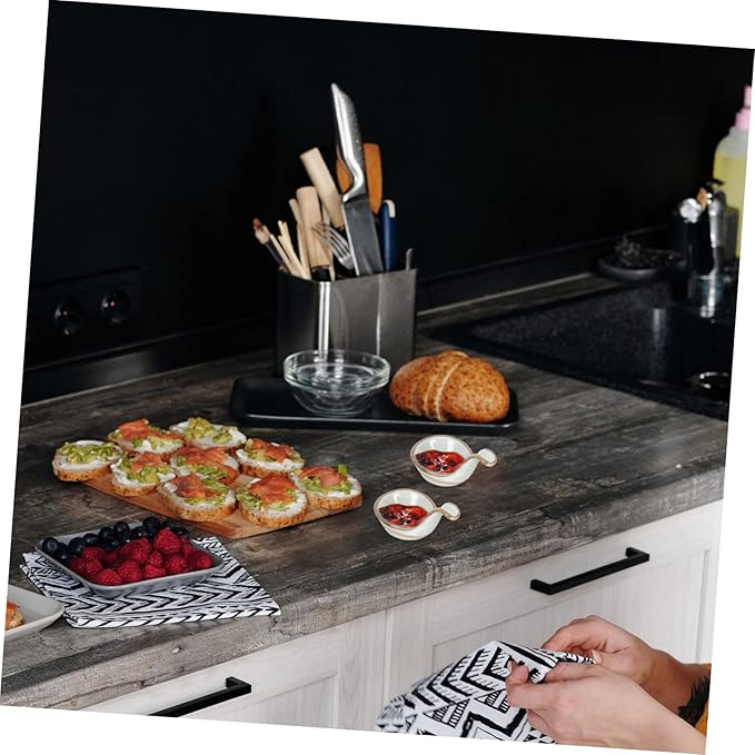 Cabilock 2pcs Creative Ceramic Sauce Dishes Caviar Spoon Seasoning Plate Truffle Flavored Bowl Material