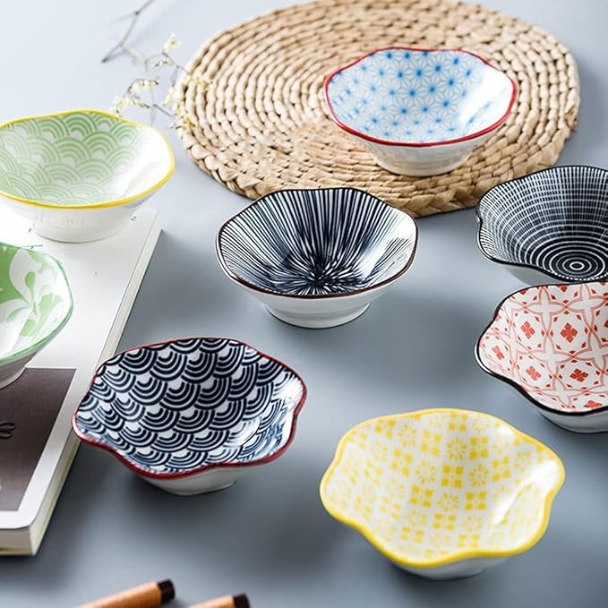 Salad plate Ceramic Sauce Dishes Set of 4 Japanese Style Sushi Dipping Bowls Appetizer Serving Dishes for Vinegar Soy Sauce Kitchen Snack Seasoning Dishes plat