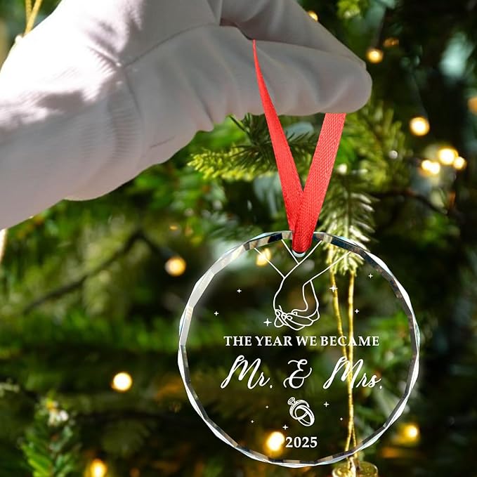 Wedding Gifts The Year We Became Mr and Mrs 2025 Glass Ornament Wedding Gifts for Couples 2025 Bridal Shower Gift Engagement Gift for Newlyweds Married Christmas Ornaments 2025