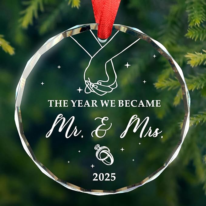 Wedding Gifts The Year We Became Mr and Mrs 2025 Glass Ornament Wedding Gifts for Couples 2025 Bridal Shower Gift Engagement Gift for Newlyweds Married Christmas Ornaments 2025