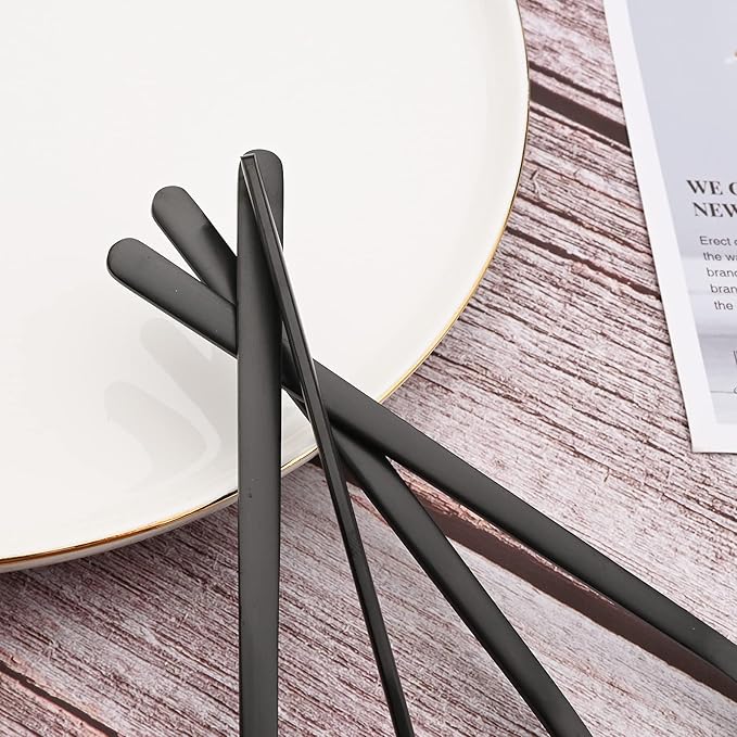 JASHII 28-Piece Silverware Set, 304 Stainless Steel Flatware Cutlery Set Service for 4, Metal Eating Utensil Set, Including Fruit Fork and Ice scoop, Hangable & Matte - Dishwasher Safe - Black