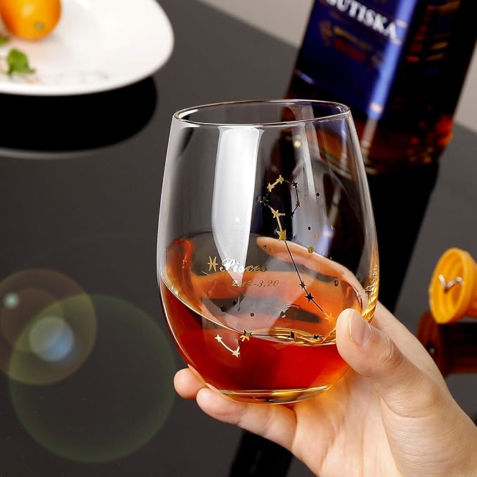 HOHY Pisces Zodiac Wine Glass 20 Oz, Pisces Zodiac Birthday Horoscope Wine Gifts for Women, Birthday Wine Glass Astrology Constellation Christmas Gifts for Women, Constellation Wine Glasses Golden
