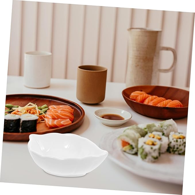 HEALLILY 4pcs Leaves Shaped Ceramic Sauce Plates for Dipping Seasoning and Appetizers Versatile Kitchen Bowls for Sushi Ketchup and Vinegar Stylish and Functional Dishware