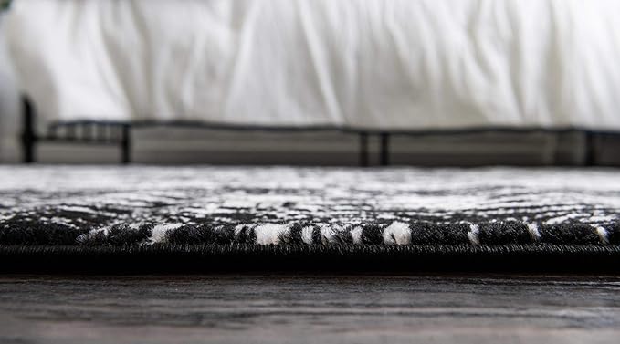 Rugs.com Oregon Collection Rug – 4 Ft Square Black and White Low-Pile Rug Perfect for Living Rooms, Kitchens, Entryways