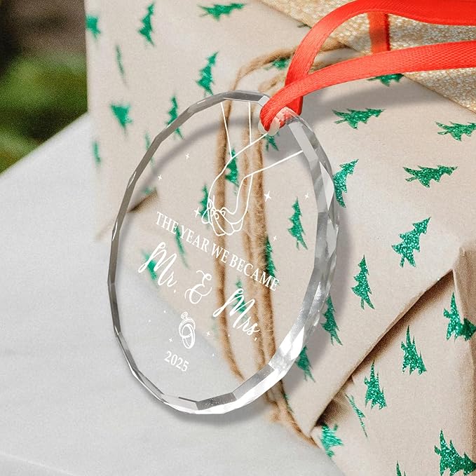 Wedding Gifts The Year We Became Mr and Mrs 2025 Glass Ornament Wedding Gifts for Couples 2025 Bridal Shower Gift Engagement Gift for Newlyweds Married Christmas Ornaments 2025