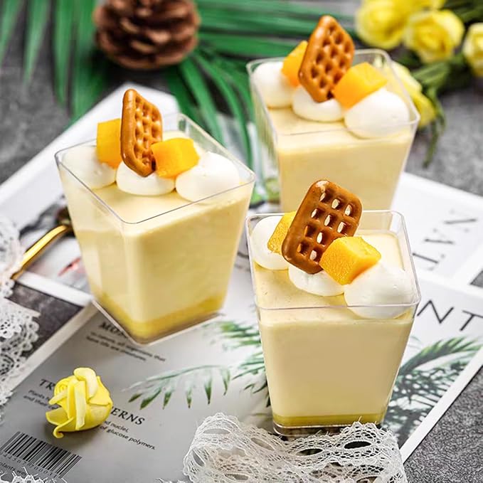 mwellewm 300 Packs Dessert Cups with Spoons, 5 OZ Mini Clear Plastic Dessert Parfait Cup for Party, Square Dessert Shot Glasse Round Goblet Small Reusable Fruit Ice Cream Pudding Appetizer Cup Bowls