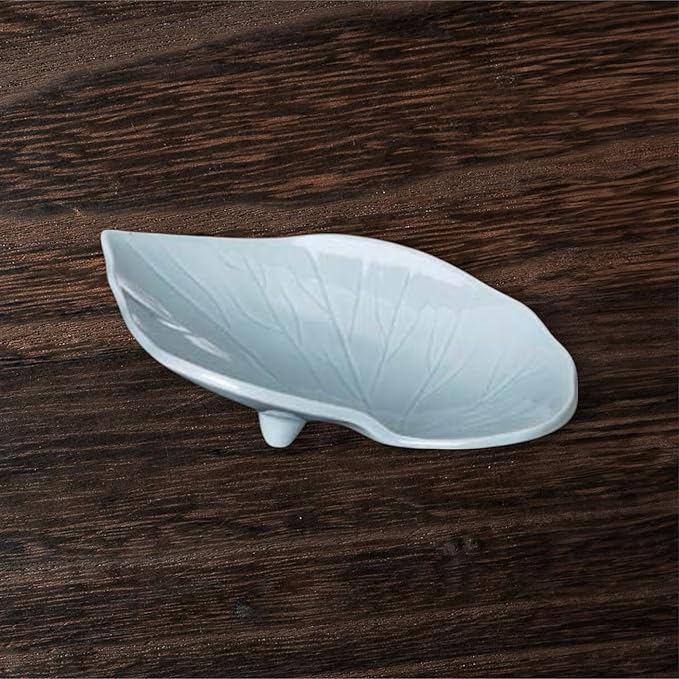 Takumikaze Arita Pottery, 6.3 inches (16 cm), Serving Plate, Celadon Leaf Shaped Appetizer Plate, Made in Japan