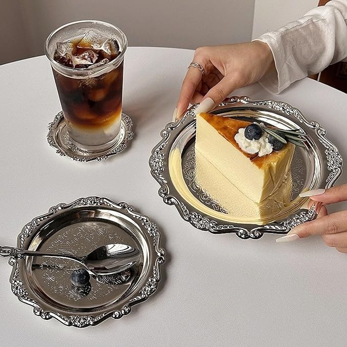 MAVIS LAVEN Floral Engraved Serving Platter, Vintage Multifunctional Mirror Decorative Tray with Silver Retro Design, for Housewarmings Xmas Parties Kitchens Buffets (25cm)