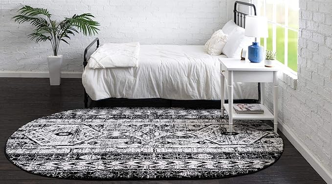 Rugs.com Oregon Collection Rug – 5' x 8' Oval Black and White Low-Pile Rug Perfect for Living Rooms, Large Dining Rooms, Open Floorplans