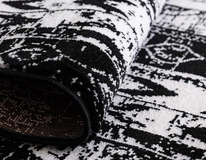 Rugs.com Oregon Collection Rug – 5' x 8' Oval Black and White Low-Pile Rug Perfect for Living Rooms, Large Dining Rooms, Open Floorplans