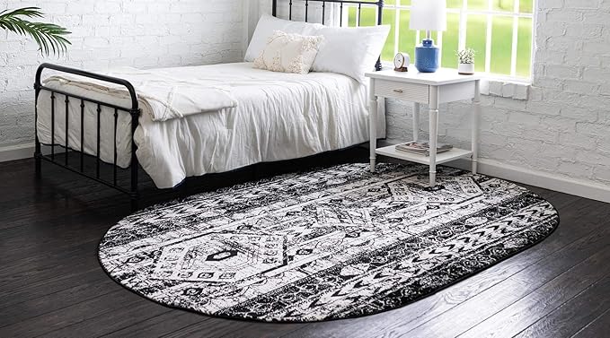 Rugs.com Oregon Collection Rug – 5' x 8' Oval Black and White Low-Pile Rug Perfect for Living Rooms, Large Dining Rooms, Open Floorplans