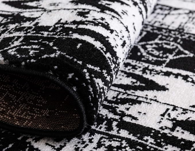 Rugs.com Oregon Collection Rug – 4 Ft Square Black and White Low-Pile Rug Perfect for Living Rooms, Kitchens, Entryways