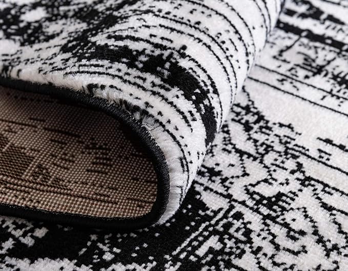 Rugs.com Oregon Collection Rug – 7 Ft Round Black and White Low-Pile Rug Perfect for Kitchens, Dining Rooms