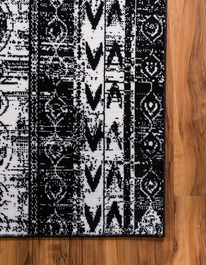 Rugs.com Oregon Collection Rug – 4 Ft Square Black and White Low-Pile Rug Perfect for Living Rooms, Kitchens, Entryways