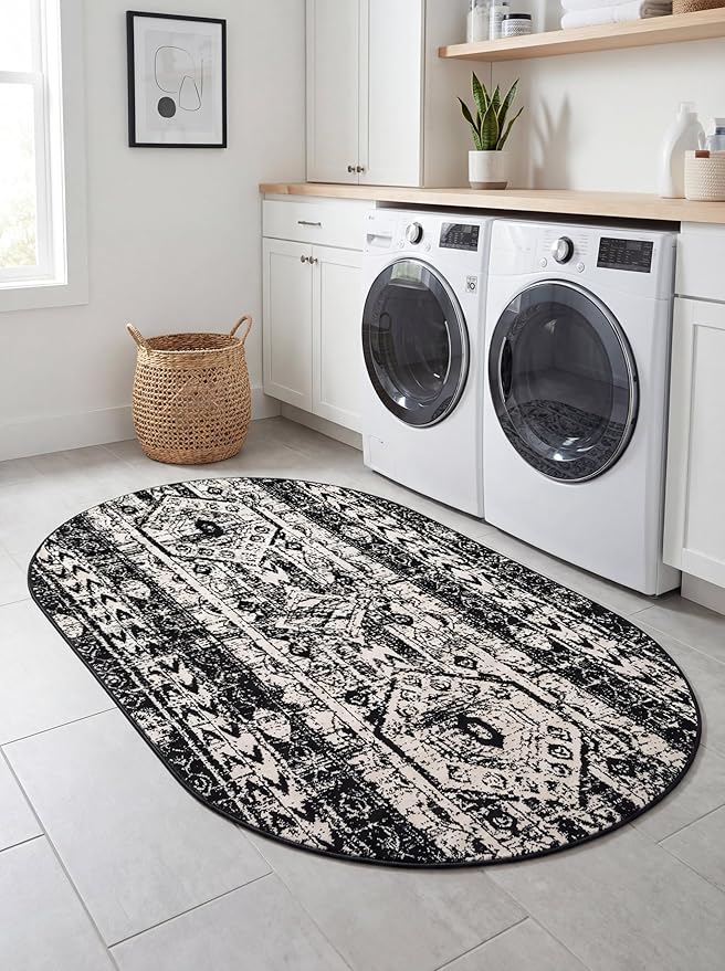 Rugs.com Oregon Collection Rug – 5' x 8' Oval Black and White Low-Pile Rug Perfect for Living Rooms, Large Dining Rooms, Open Floorplans