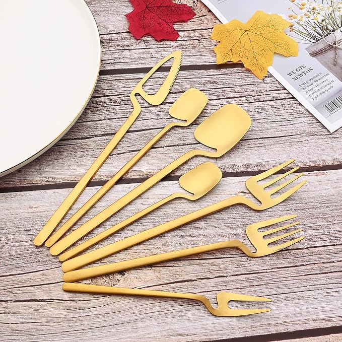 JASHII 28-Piece Silverware Set, 304 Stainless Steel Flatware Cutlery Set Service for 4, Metal Eating Utensil Set, Including Fruit Fork and Ice scoop, Hangable & Matte - Dishwasher Safe - Gold